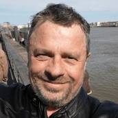 files/man-middle-aged-tourist-near-260nw-2602473689_1.jpg